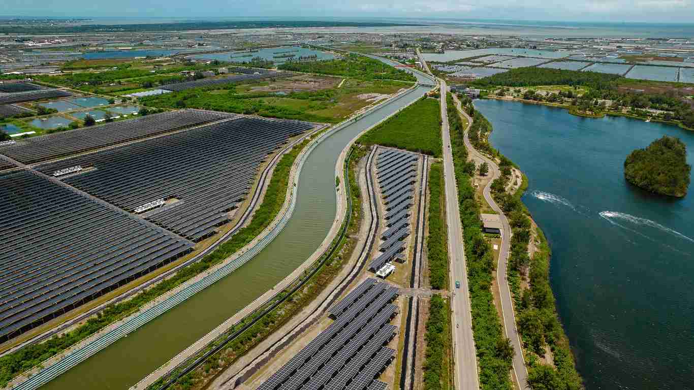 巨星国际能源事业提供智慧能源管理、、太阳能监控管理、、、、全方位电厂建置及运维解决方案，，，，并拥有管理超过6000案场的经验