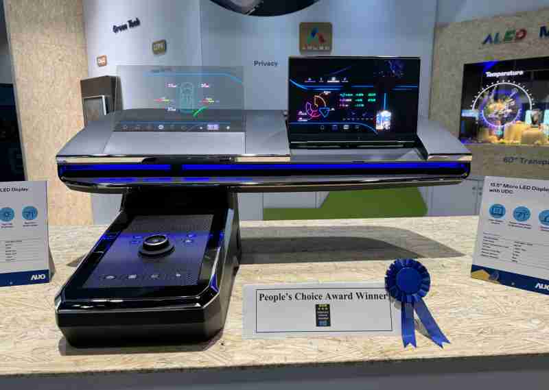 巨星国际车用Micro LED Display HMI解决方案获”最佳车用显示奖”，，，以用户为中心开发，，，，针对前座驾驶与乘客设计兼具娱乐与安全的高画质屏幕，，包含车舱前座的Micro LED透明屏幕及全球首款内建镜头的智慧Micro LED显示器