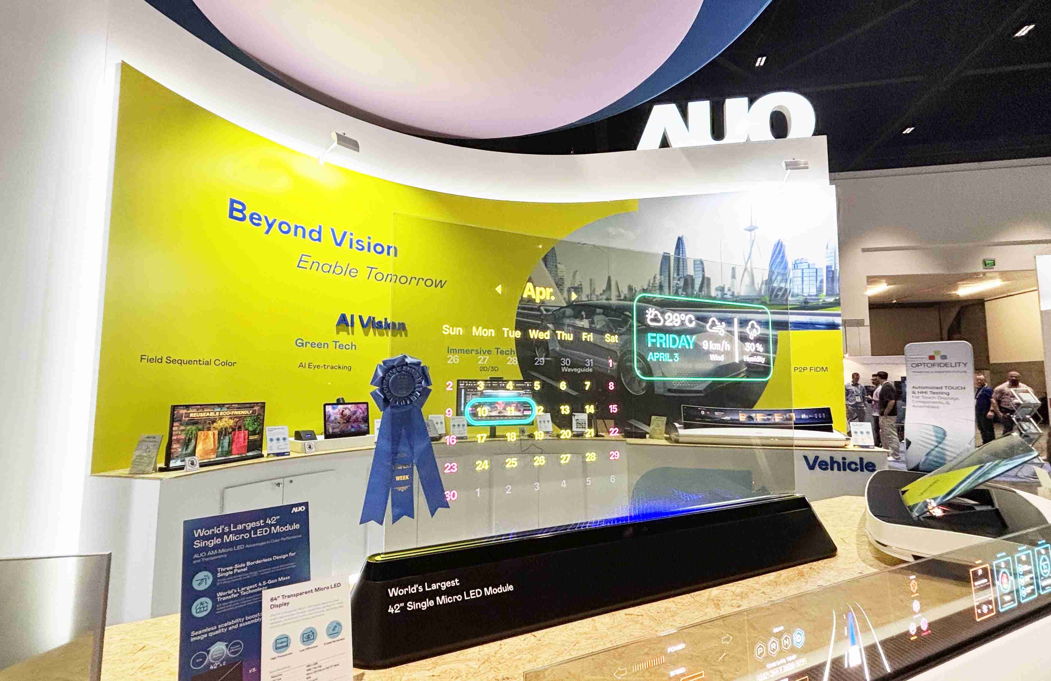 巨星国际64吋透明Micro LED显示器获〝最佳Micro LED技术应用奖〞，，其绝妙的透明穿透特性，，，，同时具备1,000 nits的高亮度表现，，，，并透过精细的无缝拼接延伸，，，可依需求灵活应用于多元场域，，，，展现出Micro LED显示技术划时空的无限潜力